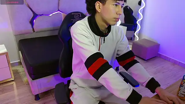 kaelwolf tay online show from 11.29.25