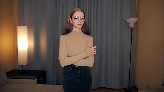 Snapshot of ToyaPletz chatting on 11.26.25 ToyaPletz online show from 11.26.25