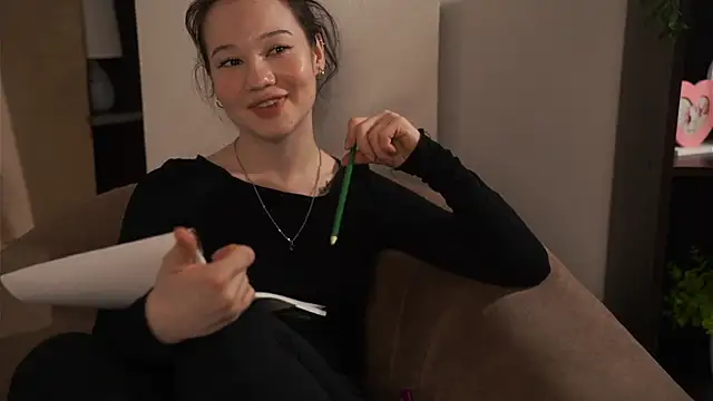 Snapshot of RenateOvalles chatting on 11.30.25 RenateOvalles online show from 11.30.25