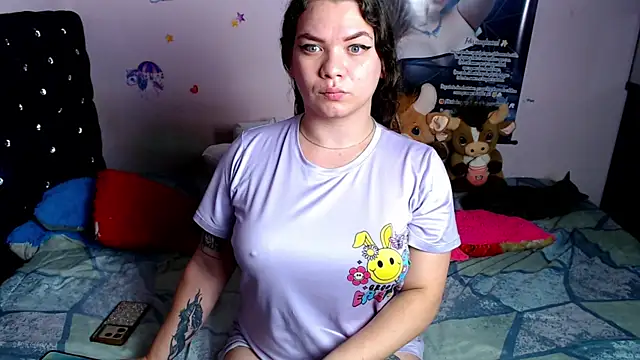Snapshot of ShantalTsFox chatting on 06.17.26 ShantalTsFox online show from 06.17.26