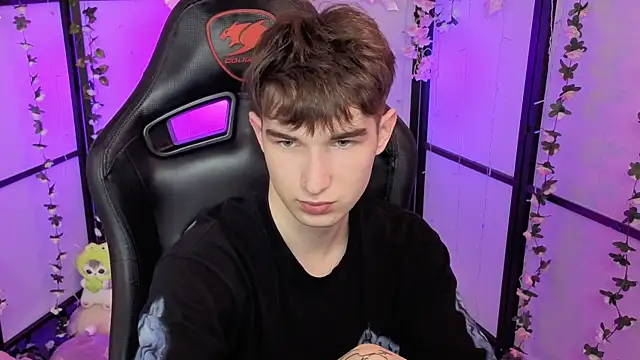 Snapshot of Maxwellchiik chatting on 11.25.25 Maxwellchiik online show from 11.25.25