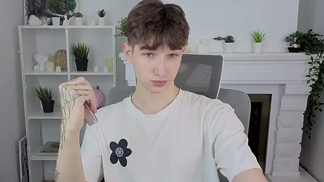 Snapshot of Maxwellchiik chatting on 11.26.25 Maxwellchiik online show from 11.26.25