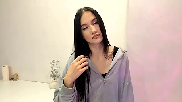 Beautyofnlka online show from 11.24.25