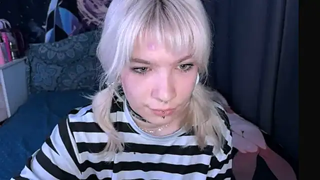 Snapshot of LolaDollyMur chatting on 12.14.25 LolaDollyMur online show from 12.14.25