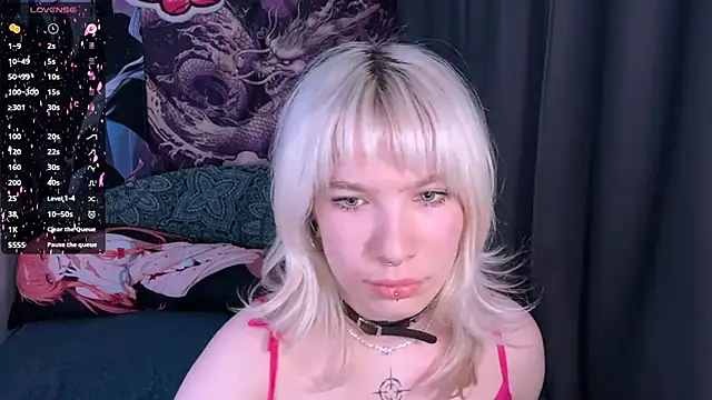 Snapshot of LolaDollyMur chatting on 12.16.25 LolaDollyMur online show from 12.16.25