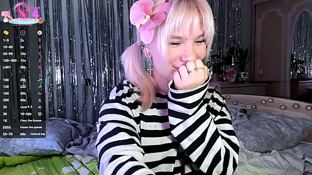 Snapshot of LolaDollyMur chatting on 01.06.26 LolaDollyMur online show from 01.06.26