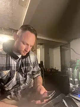 famous1tad online show from 04.12.26