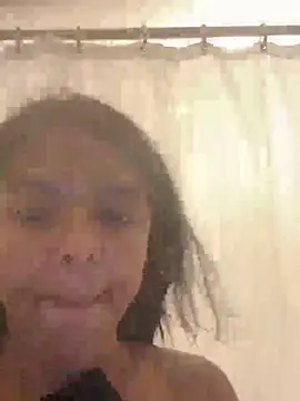 Snapshot of xoeewinters chatting on 11.26.25 xoeewinters online show from 11.26.25