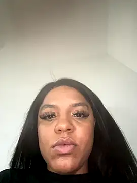 Snapshot of xoeewinters chatting on 11.29.25 xoeewinters online show from 11.29.25