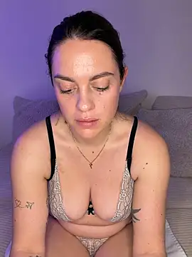 Snapshot of laraslittlesecrett chatting on 02.03.26 laraslittlesecrett online show from 02.03.26