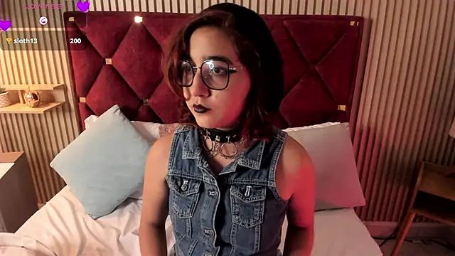 Kiri Velvet online show from 04.16.26