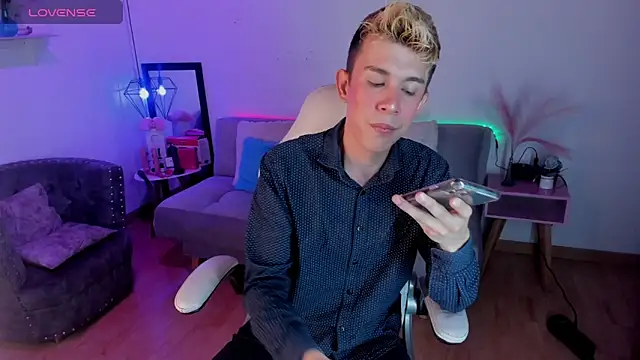 Snapshot of Juaan_Diick chatting on 02.04.26 Juaan Diick online show from 02.04.26