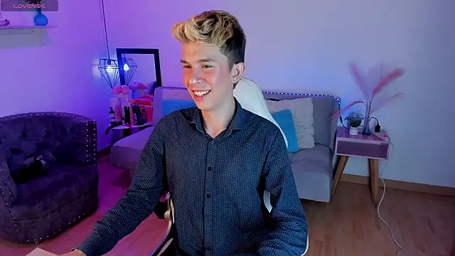 Snapshot of Juaan_Diick chatting on 02.10.26 Juaan Diick online show from 02.10.26