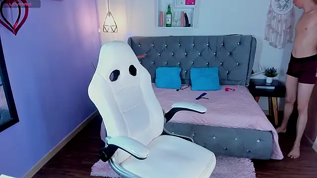 Snapshot of Juaan_Diick chatting on 02.26.26 Juaan Diick online show from 02.26.26