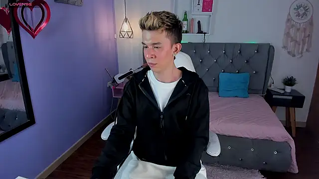 Snapshot of Juaan_Diick chatting on 03.02.26 Juaan Diick online show from 03.02.26