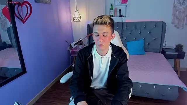 Snapshot of Juaan_Diick chatting on 03.03.26 Juaan Diick online show from 03.03.26