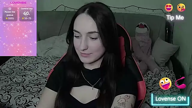 Snapshot of Star_Kate chatting on 11.24.25 Star Kate online show from 11.24.25