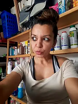 Snapshot of angeladahot chatting on 11.29.25 angeladahot online show from 11.29.25