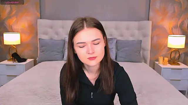 Snapshot of GLORIA_BLOOM chatting on 11.27.25 GLORIA BLOOM online show from 11.27.25