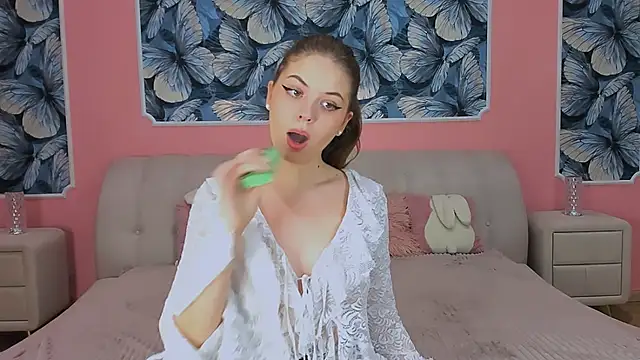 TINA LIOREN online show from 12.17.25