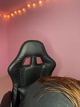 Davne  online show from 12.04.25