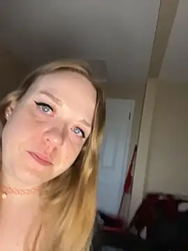 Snapshot of SmirkFans chatting on 03.22.26 SmirkFans online show from 03.22.26