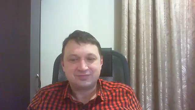 Snapshot of Storm_Velvet chatting on 12.04.25 Storm Velvet online show from 12.04.25