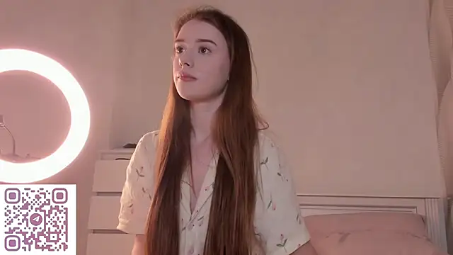 Snapshot of AmyForYouu chatting on 12.02.25 AmyForYouu online show from 12.02.25