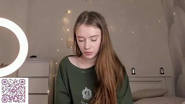 Snapshot of AmyForYouu chatting on 12.13.25 AmyForYouu online show from 12.13.25