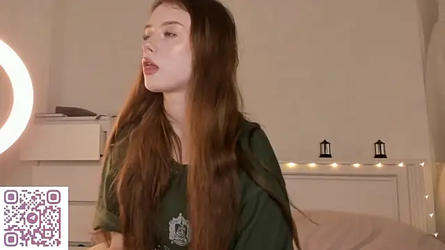 Snapshot of AmyForYouu chatting on 12.22.25 AmyForYouu online show from 12.22.25