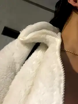 Snapshot of MelissaGill_ chatting on 12.04.25 MelissaGill online show from 12.04.25