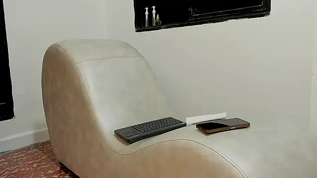 HoneyLovers OS online show from 12.02.25