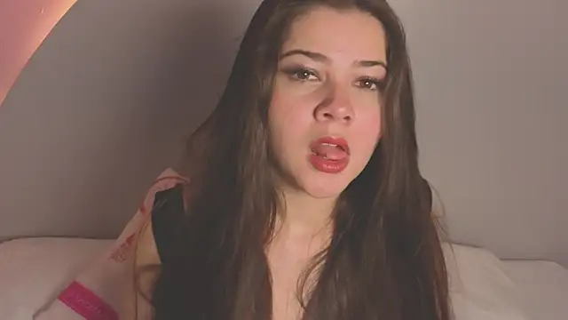 Snapshot of amyvans_ chatting on 12.01.25 amyvans online show from 12.01.25