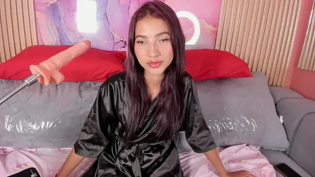 Snapshot of Maybeelin_ chatting on 11.26.25 Maybeelin online show from 11.26.25