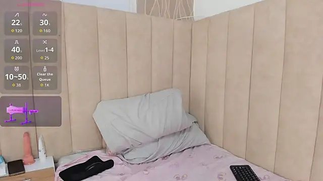 Snapshot of Maybeelin_ chatting on 11.27.25 Maybeelin online show from 11.27.25