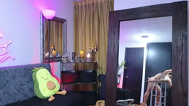 Snapshot of MightyLaura1 chatting on 11.27.25 MightyLaura1 online show from 11.27.25