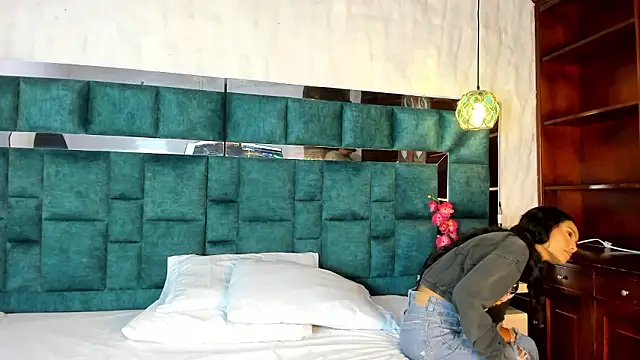  bonnyandclyde online show from 02.02.26