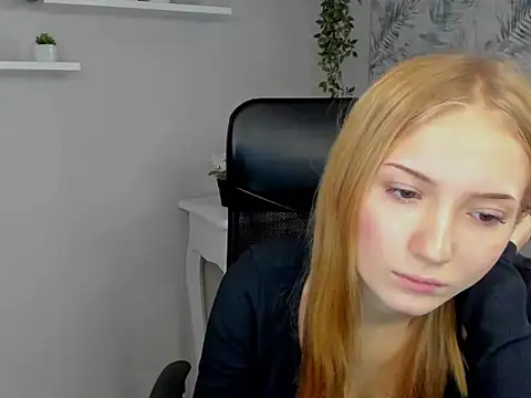 Chloeblonde18 online show from 11.26.25