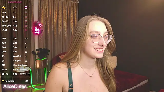 AliceCutes online show from 02.10.26