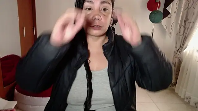 vivian-milf online show from 12.04.25