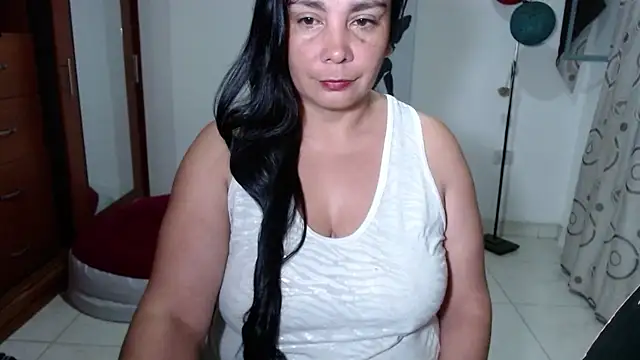 Snapshot of vivian-milf chatting on 05.01.26 vivian-milf online show from 05.01.26
