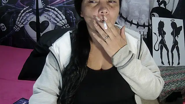 Snapshot of vivian-milf chatting on 06.09.26 vivian-milf online show from 06.09.26