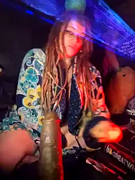 Snapshot of Horny_hippie chatting on 02.26.25 Horny hippie online show from 02.26.25