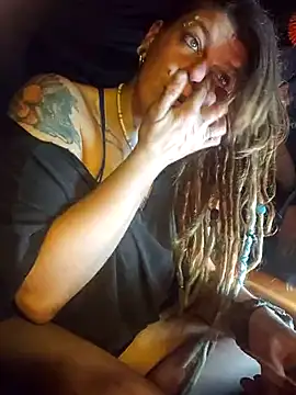 Snapshot of Horny_hippie chatting on 03.02.25 Horny hippie online show from 03.02.25