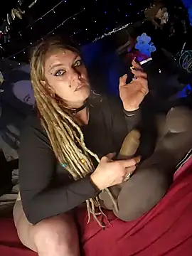 Snapshot of Horny_hippie chatting on 10.12.25 Horny hippie online show from 10.12.25