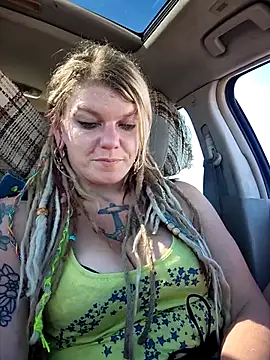 Snapshot of Horny_hippie chatting on 10.15.25 Horny hippie online show from 10.15.25