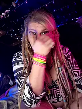 Snapshot of Horny_hippie chatting on 10.28.25 Horny hippie online show from 10.28.25