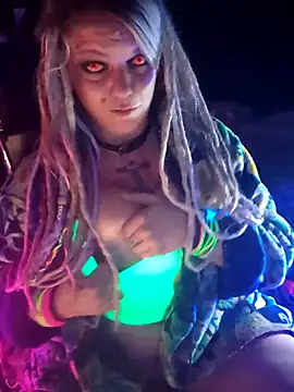 Snapshot of Horny_hippie chatting on 10.31.25 Horny hippie online show from 10.31.25