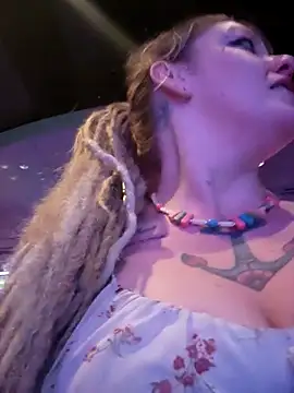 Snapshot of Horny_hippie chatting on 11.20.25 Horny hippie online show from 11.20.25