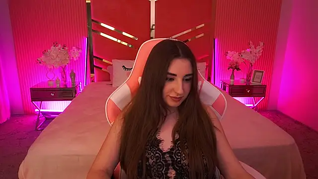 NaomiBaae online show from 11.28.25